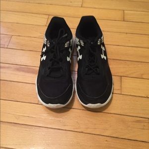 Under Armour size 8 running shoes